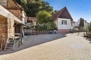 Haus kaufen in 66994 Dahn, Kompaktes Wohnhaus mit großem Grundstück, zwei Garagen und viel Platz im Außenbereich