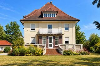 Villa kaufen in 88339 Bad Waldsee, Stilvolle Stadtvilla - Charaktervolle Architektur - 2.426 m² Anwesen - 2 Wohnungen - Stadtlage