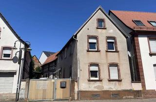 Haus kaufen in 76863 Herxheim, Renovierungsbedürftiges Wohnhaus mit Hofraum und Nebengebäude in zentraler Lage!