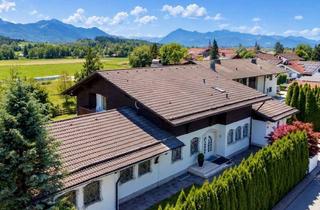 Haus kaufen in 83355 Grabenstätt, Unverbaubarer Bergblick, viel Charakter: Landhaus mit Einliegerwohnung im Chiemgau