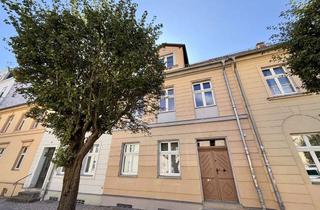 Haus mieten in 16816 Neuruppin, Stilvoll saniertes Einfamilienhaus mit hochwertiger Ausstattung, PV-Anlage & Bangkirai-Terrasse