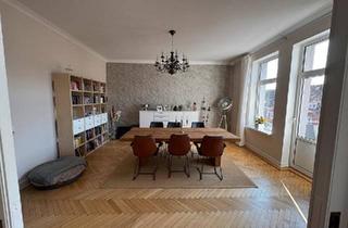 Wohnung kaufen in 24105 Kiel, Kiel - 4- Zimmer Altbauwohnung Nähe Blücherplatz mit Aufzug