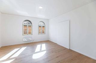 Wohnung mieten in Maxstraße 13, 90762 Fürth, Sanierte 3-Zi. Wohnung mit EBK - Erstbezug