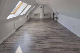 Wohnung mieten in Jäger Str. 32, 47798 Stadtmitte, Schöne Dachgeschosswohnung mit großem bewohnbarem Dachboden