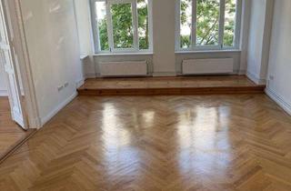 Wohnung mieten in Tuchollaplatz, 10317 Lichtenberg, Helle Altbauwohnung in Berlin Lichtenberg direkt zum Tuchollaplatz