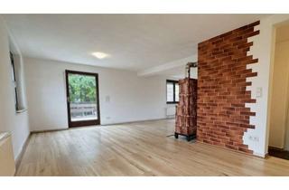 Wohnung mieten in Bergstraße, 73268 Erkenbrechtsweiler, Charmante 3,5-Zimmer-Wohnung mit 12 m² Balkon, Einbauküche & historischem Holzofen