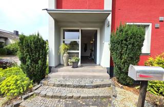 Reihenhaus kaufen in 33689 Sennestadt, Großzügiges Reihenhaus mit zwei Wohneinheiten und Garten in Bielefeld-Sennestadt