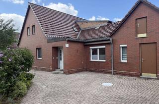 Doppelhaushälfte kaufen in Mittelweg 50, 03130 Spremberg, Charmante Doppelhaushälfte mit großzügigem Wohnbereich, Garage, Werkstatt und schönem Garten