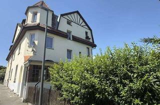 Anlageobjekt in 96450 Coburg, Sanierungsobjekt mit Potenzial: Wohnhaus mit 3 Wohneinheiten und großem Garten in Coburg