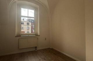 Wohnung kaufen in Hauptstraße 49, 08485 Lengenfeld, Altbaucharme trifft Wohnkomfort – sanierte 2-Raum-Eigentumswohnung mit beeindruckenden Gewölbedecken in Lengenfeld