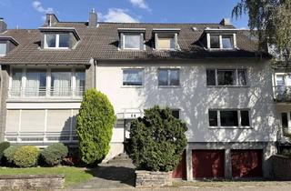Wohnung kaufen in 50933 Braunsfeld, Stilvoll modernisierte Dachgeschosswohnung - Ausbauoption zur Maisonette mit Dachterrasse