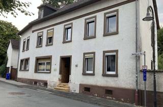 Haus kaufen in 61191 Rosbach, Großzügiges Haus in Rodheim vor der Höhe für handwerklich begabte Individualisten