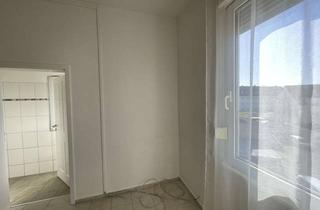 Wohnung kaufen in 70374 Bad Cannstatt, Renovierte 2 Zimmer Altbau Wohnung in Bad Cannstatt