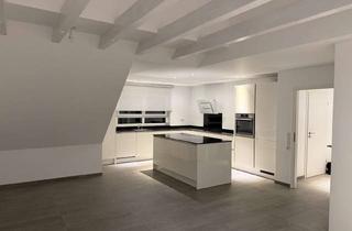 Wohnung kaufen in Eberhardtstraße, 71069 Sindelfingen, Moderne, sehr hochwertig ausgestattete 4,5 Zimmer-DG-Wohnung * EBK * großer Balkon * TG-Stellplatz