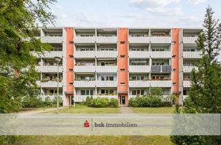 Wohnung kaufen in 10369 Lichtenberg, 3-Zimmer-Wohnung mit Balkon nahe Sportforum Hohenschönhausen