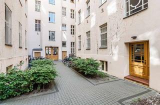Wohnung kaufen in Torstraße 114, 10119 Mitte, Torstraße: Vermietetes Studio im Hinterhaus - ruhig gelegen mit Zukunftspotenzial!