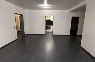 Wohnung kaufen in Riesengebirgstraße 13, 73035 Göppingen, Barrierearme 1,5-Zimmer-Eigentumswohnung mit Balkon, Aufzug & Stellplatz in beliebter Lage von Faurn