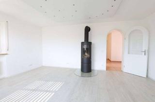Wohnung kaufen in 89331 Burgau, Modernisiert & bezugsfrei | Garage inklusive | Balkon & Kaminofen