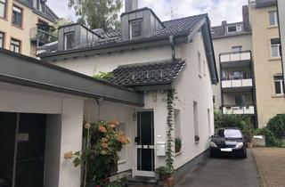 Einfamilienhaus kaufen in Koselstraße 53, 60318 Nordend-West, Kapitalanlage: freistehendes Einfamilienhaus mitten im schönen Nordend