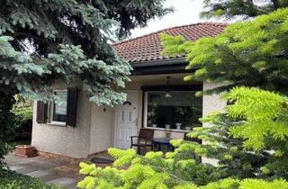 Haus kaufen in 01640 Coswig, Idyllischer Bungalow auf großem Baugrundstück (1.560 m²) mit exzellentem Neubau-Potenzial in Coswig