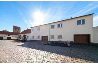Haus kaufen in Ernst-Thälmann-Platz, 06766 Bitterfeld-Wolfen, Fertig zum Wohlfühlen, offen für Ideen: Zweifamilienhaus mit Pool und Solarstrom in Thalheim!
