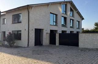 Haus kaufen in Seestrasse 15, 18059 Papendorf, Großzügiges Wohnhaus in Sildemow - 8 Zimmer, 3 Kamine, Garten, Doppelgarage, Solar - provisionsfrei