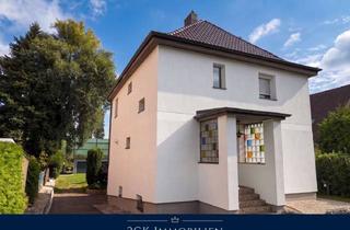 Haus kaufen in Bischofsgrüner Weg 81, 12247 Lankwitz, Stilbruch mit Weitblick: Modernes Design und Retro-Flair auf großzügigem Grundstück