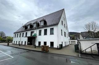 Gewerbeimmobilie kaufen in Odebornsweg, 57319 Bad Berleburg, Zentral gelegenes Bürogebäude mit Wohneinheit in Bad Berleburg