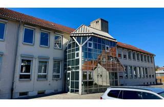 Gewerbeimmobilie kaufen in Walterstr., 32657 Lemgo, Büro- und Verwaltungsgebäude mit umfangreichem Stellplatzangebot in zentraler Lage von Lemgo