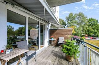 Wohnung kaufen in 24106 Wik, Modernes Ambiente mit Echtholzparkett und sonnigem Balkon in gepflegter Etagenwohnung
