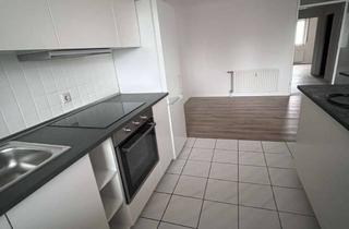 Wohnung mieten in Merscheider Straße, 42699 Ohligs-Aufderhöhe, Exklusive, vollständig renovierte 2-Zimmer-Wohnung mit Balkon und EBK in Solingen