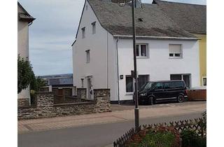 Haus kaufen in Kirchstraße 10, 54472 Monzelfeld, Viel Platz in Monzelfeld: Großzügiges Reihenmittelhaus mit sieben Zimmern