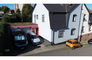 Haus kaufen in 66299 Friedrichsthal, Zweifamilienhaus mit Terrasse, Balkon, Doppelgarage und zwei Stellplätzen