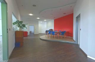 Büro zu mieten in 82362 Weilheim, GROßZÜGIG & FREI GESTALTBAR, SCHAUFENSTER, DACHTERRASSE, GENEHMIGUNG FÜR BETRIEBSLEITERWOHNUNG