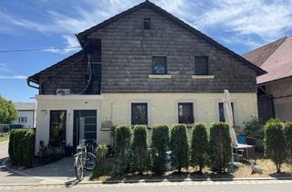 Einfamilienhaus kaufen in 91593 Burgbernheim, Modernisiertes Einfamilienhaus mit Doppelgarage und kleinem Garten