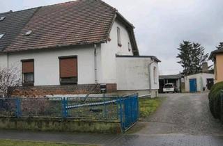 Doppelhaushälfte kaufen in 39435 Egeln, Egeln - Stark sanierungsbedürftige Doppelhaushälfte in Egeln mit Garten