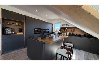 Wohnung kaufen in 88179 Oberreute, Allgäu-Feeling: 3-Zi-DG mit Balkon, Fernblick und hochwertiger Design-Küche in Oberreute