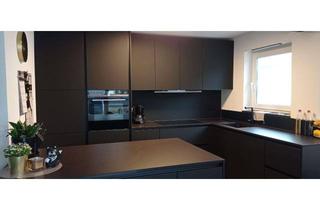Wohnung kaufen in 74211 Leingarten, Exklusives Wohnen auf zwei Ebenen: Moderne 4-Zimmer-Wohnung mit Luxus-Küche, Terrasse & Carport