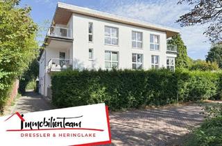 Wohnung kaufen in 22525 Stellingen, Endetagenwohnung mit eigenem Gartenstück, zwei Balkonen & Doppelcarport in Hamburg-Stellingen