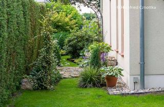 Haus mieten in 51379 Opladen, Reihenendhaus mit echtem Einfamilienhaus-Charakter: Gehobene Ausstattung und 2 Parkplätze