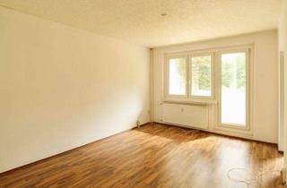 Wohnung kaufen in 17491 Greifswald, Hell, praktisch, fast ebenerdig – 2,5 Zimmer mit verglaster Loggia und Stellplatz