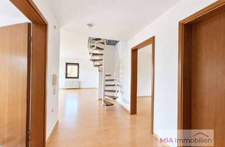 Wohnung mieten in 74653 Künzelsau, Wohnen auf zwei Ebenen – 4-Zimmer-Maisonettewohnung mit Balkon und schöner Aussicht in Künzelsau