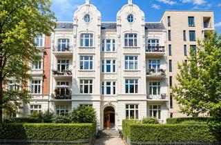 Wohnung kaufen in 20144 Harvestehude, Hanseatische Jugendstil-Grandesse beim Innocentiapark: 217 m² - 6,5 Zimmer, 2 Balkone & 2 Eingänge