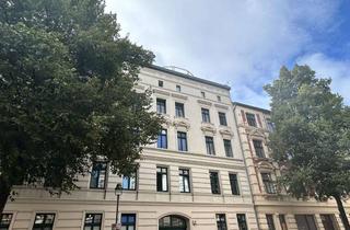 Wohnung mieten in Helmstedter Straße 58, 39112 Sudenburg, Großer Balkon und Tageslichtbad mit Dusche.