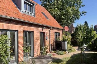 Haus kaufen in Königsberger Straße 47, 23909 Ratzeburg, Top modernisiertes Eigenheim mit Wärmepumpe, Traumgarten - courtagefrei-