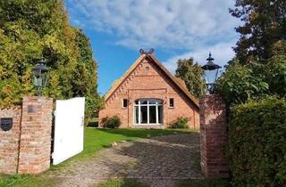 Haus kaufen in 23881 Niendorf, Kernsaniertes Bauerhaus unter Reet auf naturnahem Grundstück in Feldrandlage