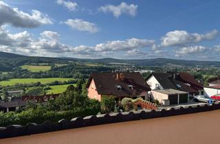 Wohnung mieten in Feldstraße 10-12, 63628 Bad Soden-Salmünster, 3 Zimmer Dachwohnung mit Südbalkon, Einbauküche und Fernblick!