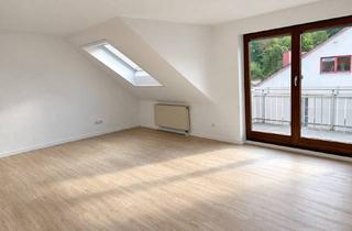 Wohnung mieten in Malmsheimerstraße, 72172 Sulz, Helle 3,5-Zimmer-DG-Wohnung mit Balkon, EBK, Garten, Garage & Stellplatz