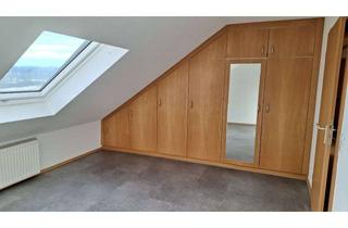 Wohnung mieten in Hubertusstraße, 90579 Langenzenn, Wohnen mit Charakter: 2-Zimmer-Dachgeschosswohnung Nähe Langenzenn