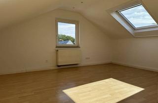 Wohnung mieten in 71229 Leonberg, Helle 2 Zimmer-DG-Wohnung mit neuer Einbauküche und Wärmepumpe
